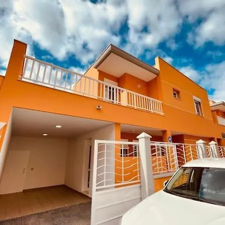 Sunny Island D3, Cristianos Tatil Evi *