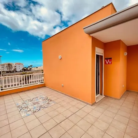 Sunny Island D3, Cristianos Tatil Evi